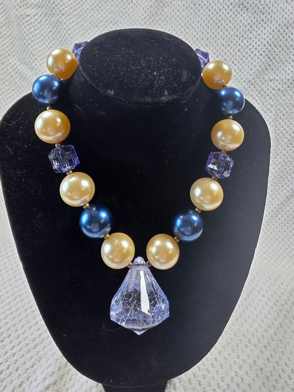 Girls Chunky Bubblegum Necklace 16" / Blue & Pearl